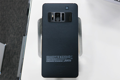 画像集 No.004のサムネイル画像 / ASUS,GoogleのVR技術とAR技術に両対応のスマートフォン「ZenFone AR」を2017年夏発売