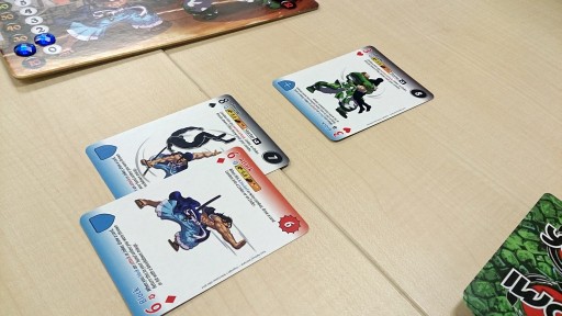 画像ギャラリー No.004のサムネイル画像 / 「あんぷらぐど☆げーまーず」第6回:複雑だがアツイ心理戦が楽しめる,海外発の本格“対戦格闘”カードゲーム「Yomi」