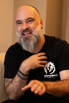 ���������꡼ No.008�Υ���ͥ������ / �Υ��󥿥ӥ塼�Ϻ�����4X���ȥ�ƥ�����Stellaris�פ�ͷ�֤ˤϡ� Paradox�γ�ȯ�Ԥ˺ǿ�DLC��Shadows of the Shroud�פ��äȰ���ʹ���Ƥߤ�