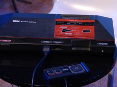 「セガ3D復刻アーカイブス2」開発スタッフが集結したトークライブをレポート。セガ・マスターシステムで動く「FM音源版ファンタジーゾーン」も披露
