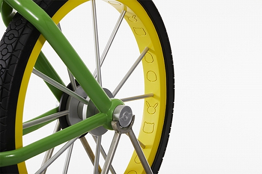 画像ギャラリー No.005のサムネイル画像 / 「ポケットモンスター 赤・緑」に登場する100万円の「じてんしゃ」が等身大模型で再現。1名にプレゼントされるキャンペーンも実施中