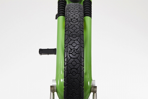 画像ギャラリー No.006のサムネイル画像 / 「ポケットモンスター 赤・緑」に登場する100万円の「じてんしゃ」が等身大模型で再現。1名にプレゼントされるキャンペーンも実施中