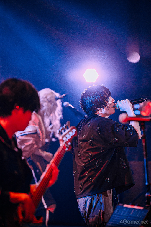 画像ギャラリー No.015のサムネイル画像 / 7年前の悲しみを,最高の思い出に塗り替えたい ――「バンやろ」発リアルバンド OSIRIS,7年ぶりワンマン「OSIRIS THE LUST GIG」レポート