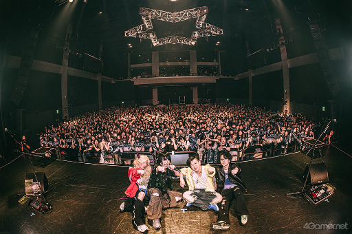 画像ギャラリー No.021のサムネイル画像 / 7年前の悲しみを,最高の思い出に塗り替えたい ――「バンやろ」発リアルバンド OSIRIS,7年ぶりワンマン「OSIRIS THE LUST GIG」レポート