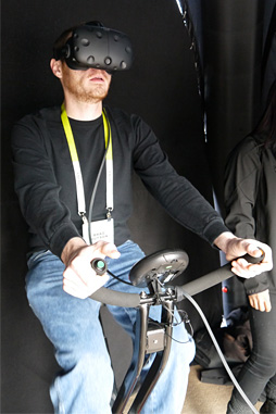 ���������꡼ No.007�Υ���ͥ������ / ��CES 2016��HTC����������2�Ĥ�γ�ȯ���åȡ�Vive Pre�ס���¢�����ȥ����ϰ���������Τ��ᡩ ʣ���Υǥ�ǻ�Ƥ���