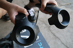 ���������꡼ No.008�Υ���ͥ������ / ��CES 2016��HTC����������2�Ĥ�γ�ȯ���åȡ�Vive Pre�ס���¢�����ȥ����ϰ���������Τ��ᡩ ʣ���Υǥ�ǻ�Ƥ���