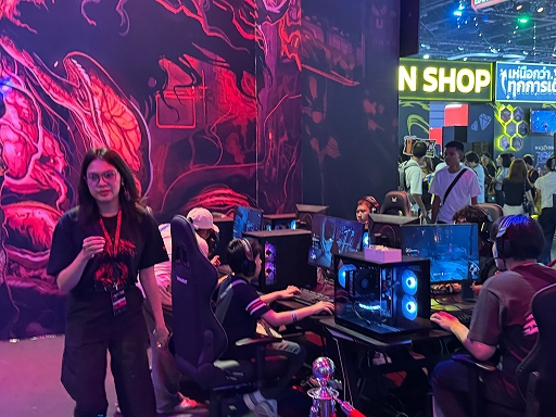 ���������꡼ No.009�Υ���ͥ������ / �Υ��󥿥ӥ塼�ϡ�Dead by Daylight�׿�����ץ�����Sinister Grace�ס���ȯ�Ԥ���롤�������˹��᤿���ݤȥ������ߥ�˥ƥ��ؤηɰ�