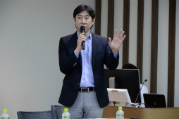 ���������꡼ No.010�Υ���ͥ������ / Windows 10�ο������������θ��򥢥ԡ��롣PC�ǡ�Quantum Break�פμµ��ǥ����Ϫ���줿���ܥޥ��������եȤΥץ쥹�������ߥʡ����ݡ���