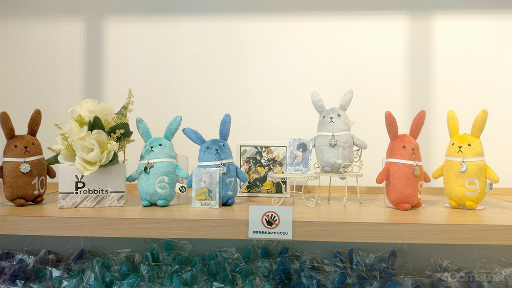 画像ギャラリー No.005のサムネイル画像 / ツキプロの期間限定ショップ「TSUKIPRO SHOP in HARAJUKU」内覧会レポート。“COT部”をテーマにツキコットや研究員姿のタレントが登場
