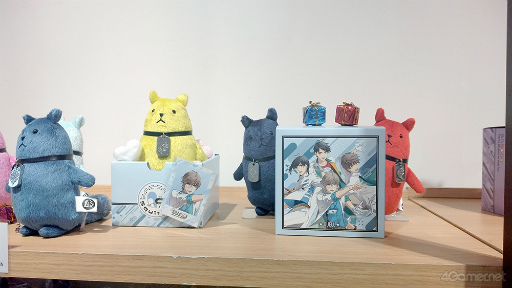 画像ギャラリー No.009のサムネイル画像 / ツキプロの期間限定ショップ「TSUKIPRO SHOP in HARAJUKU」内覧会レポート。“COT部”をテーマにツキコットや研究員姿のタレントが登場