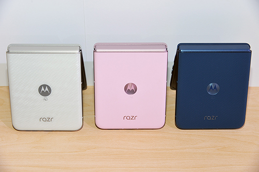 画像ギャラリー No.001のサムネイル画像 / 写真で見る「motorola razr 60」。手ごろな価格のミドルクラス市場向け折りたたみスマートフォン