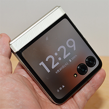 画像ギャラリー No.007のサムネイル画像 / 写真で見る「motorola razr 60」。手ごろな価格のミドルクラス市場向け折りたたみスマートフォン