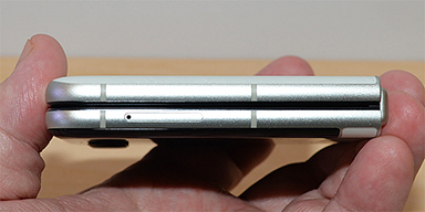 画像ギャラリー No.010のサムネイル画像 / 写真で見る「motorola razr 60」。手ごろな価格のミドルクラス市場向け折りたたみスマートフォン