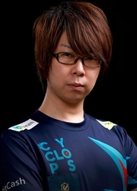 ���������꡼ No.004�Υ���ͥ������ / ��EVO2018�ϡ֥ɥ饴��ܡ���ե���������������θ��ɤ��������ɡ�CYCLOPS athlete gaming�Υץ������ޡ�3�ͤ��ä�ʹ����