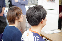 画像ギャラリー No.011のサムネイル画像 / 「ストリートファイターV アーケードエディション」の発売記念イベントが開催。ときどさんとマゴさんが,本気の戦いを繰り広げた