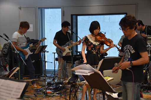 画像ギャラリー No.017のサムネイル画像 / 7月7日・8日公演「ロックマン30周年記念ライブ」のリハーサルをレポート。アレンジを担当した岩垂さんと上倉さんにライブへの意気込みを聞いた