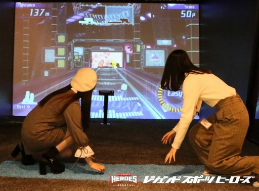 画像ギャラリー No.001のサムネイル画像 / アーケード用のポージングアクション「ダイナマイトポーズ」が商業施設向けに販売開始