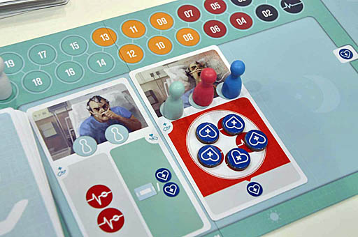 画像ギャラリー No.010のサムネイル画像 / 「患者はBilly Kerr,男性,60歳。心臓発作で重態です」から始まる医療ドラマ。協力型ボードゲーム「Holding On: The Troubled Life of Billy Kerr」をレポート