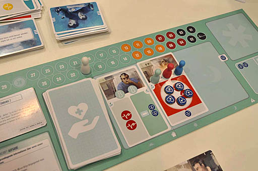 画像ギャラリー No.011のサムネイル画像 / 「患者はBilly Kerr,男性,60歳。心臓発作で重態です」から始まる医療ドラマ。協力型ボードゲーム「Holding On: The Troubled Life of Billy Kerr」をレポート