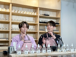 画像ギャラリー No.018のサムネイル画像 / 世界にひとつだけの香り作り! 北村 諒さん&駒田 航さん「Sweets Room+5」収録レポート&キャストインタビュー