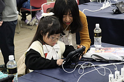 画像ギャラリー No.008のサムネイル画像 / 「雀魂 -じゃんたま-」を用いた小学生向けの麻雀教室開催。大阪に集結した精鋭による対局は,プロ雀士の講師陣も驚くほどのハイレベル