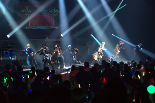 画像ギャラリー No.008のサムネイル画像 / 「ブラスタ」6周年記念「BLACK PARTY」レポート。まさにスターレスのショーそのもの! 極上の歌と芝居とパフォーマンスで彩った2日間