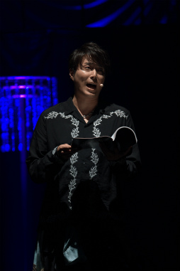 画像ギャラリー No.010のサムネイル画像 / 「ブラスタ」6周年記念「BLACK PARTY」レポート。まさにスターレスのショーそのもの! 極上の歌と芝居とパフォーマンスで彩った2日間