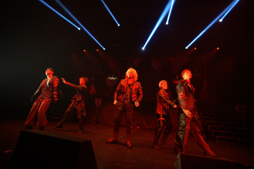 画像ギャラリー No.040のサムネイル画像 / 「ブラスタ」6周年記念「BLACK PARTY」レポート。まさにスターレスのショーそのもの! 極上の歌と芝居とパフォーマンスで彩った2日間