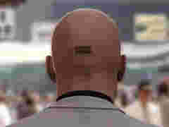 「HITMAN 3」の4K解像度に対応したゲームプレイトレイラーが公開。砂漠の夕日に照らされた高層ビルや,ネオンが輝く夜道で標的を討つ