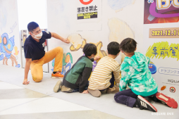 画像ギャラリー No.008のサムネイル画像 / 「ドラゴンクエストけしケシ!」巨大消しゴムはんこアートの展示が開始