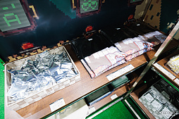 画像ギャラリー No.018のサムネイル画像 / 「違う冬のぼくら展」が池袋PARCOで開催中。ところにょり氏&企画を手がけたPARCO GAMESと講談社ゲームラボに見どころを聞いた