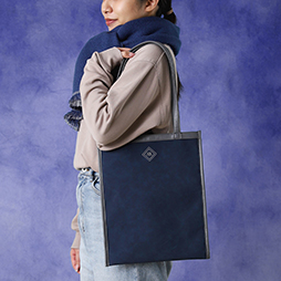 画像ギャラリー No.005のサムネイル画像 / カービィカフェの新グッズ「メタナイト」シリーズを12月13日に発売。上品なデザインのストールやバッグなど