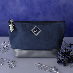 画像ギャラリー No.006のサムネイル画像 / カービィカフェの新グッズ「メタナイト」シリーズを12月13日に発売。上品なデザインのストールやバッグなど