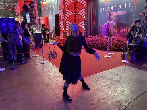 ���������꡼ No.016�Υ���ͥ������ / �������ȥҥ����Ͷ����Ρ�SILENT HILL f������ʪŸ�פ��θ�����ǯ��KONAMI�֡����ϡ��ᥤ�󥹥ơ����򶴤�Ǳ����ۡ���TGS2025��