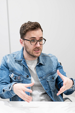 ���������꡼ No.004�Υ���ͥ������ / �Υ��󥿥ӥ塼�Ͽ������Ȥʤ�Tango Gameworks������ޤǤΥ��ꥨ���ƥ��ӥƥ����Ѥ��ʤ���0����1�����߽Ф��������ؤ��Ϥ��뤿��Ρ֤������ϡפ����ڤˤ��Ƥ���