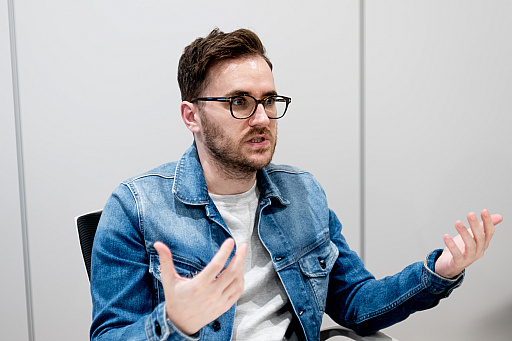 ���������꡼ No.006�Υ���ͥ������ / �Υ��󥿥ӥ塼�Ͽ������Ȥʤ�Tango Gameworks������ޤǤΥ��ꥨ���ƥ��ӥƥ����Ѥ��ʤ���0����1�����߽Ф��������ؤ��Ϥ��뤿��Ρ֤������ϡפ����ڤˤ��Ƥ���