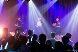 画像ギャラリー No.019のサムネイル画像 / 合同曲,新衣装,そして笑顔の掛け声。「うたの☆プリンセスさまっ♪BACK to the IDOL」2周年イベントを振り返る