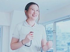 「おうちでゴルフ練習 パターうまくな〜る!」,Web CMを公開。アマチュアゴルファーとして大会出場経験もある女優・手塚あいりさんを起用