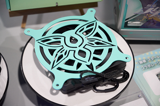 ���������꡼ No.007�Υ���ͥ������ / �����ޡ������ǥ����ץ쥤�֥��ɡ�Titan Army�פ���������ॷ�祦�˽�Ÿ���ꤴ����Mini LED�ǥ����ץ쥤��Ÿ����TGS2025��