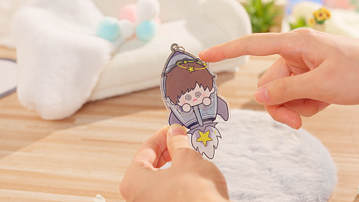 画像ギャラリー No.006のサムネイル画像 / 中国での宣伝活動に頑張りすぎてネットミーム化した小高和剛氏,まさか本人の公式グッズが公開