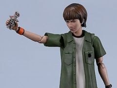 「SIREN」のプラモデル「PLAMATEA 須田恭也」が2026年4月に発売決定。焔薙や宇理炎(盾),火かき棒などが手持ち可能な付属品に