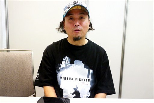 ���������꡼ No.008�Υ���ͥ������ / �Υ��󥿥ӥ塼�ϡ�New VIRTUA FIGHTER��Project��ʬ����䤹����Ż뤷�������ƥफ�饰��ե��å����ޤǤ��������̤���ꥢ��ƥ����ɵ᤹���TGS2025��