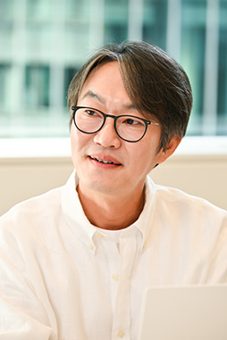 ���������꡼ No.004�Υ���ͥ������ / �Υ��󥿥ӥ塼�ϡ֥ޥӥΥ���Х���פ�������ԥ����ӥ�����롤���ο��ա����֤ɤ������줿���פǤϤʤ��ơ֤ɤ���������줿���פ�ǽ�Ū�˽Ż뤹�롤�ͥ������Ĺ����ά