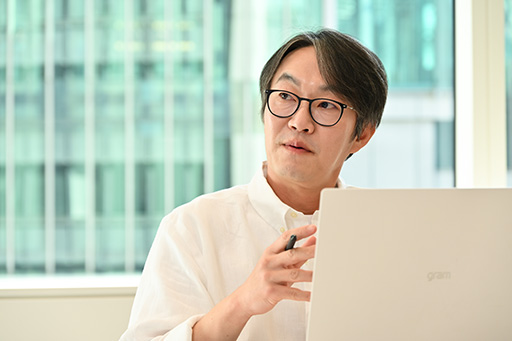 ���������꡼ No.022�Υ���ͥ������ / �Υ��󥿥ӥ塼�ϡ֥ޥӥΥ���Х���פ�������ԥ����ӥ�����롤���ο��ա����֤ɤ������줿���פǤϤʤ��ơ֤ɤ���������줿���פ�ǽ�Ū�˽Ż뤹�롤�ͥ������Ĺ����ά