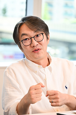 ���������꡼ No.028�Υ���ͥ������ / �Υ��󥿥ӥ塼�ϡ֥ޥӥΥ���Х���פ�������ԥ����ӥ�����롤���ο��ա����֤ɤ������줿���פǤϤʤ��ơ֤ɤ���������줿���פ�ǽ�Ū�˽Ż뤹�롤�ͥ������Ĺ����ά