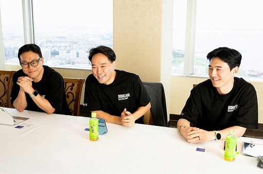 ���������꡼ No.001�Υ���ͥ������ / �Υ��󥿥ӥ塼�ϡ�BIOHAZARD Survival Unit�פϡ������ˤ��ơ֥Х����餷���פ���ά������˺Ʋ�ᤷ���Τ��������ѡ�����3�ͤ��ä�ʹ����