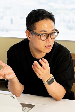 ���������꡼ No.021�Υ���ͥ������ / �Υ��󥿥ӥ塼�ϡ�BIOHAZARD Survival Unit�פϡ������ˤ��ơ֥Х����餷���פ���ά������˺Ʋ�ᤷ���Τ��������ѡ�����3�ͤ��ä�ʹ����