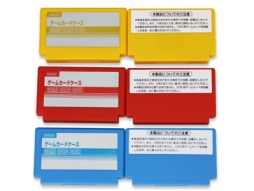 画像ギャラリー No.011のサムネイル画像 / いずれもファミコンがモチーフの新型PS Vita用ケースと3DS用カードケース