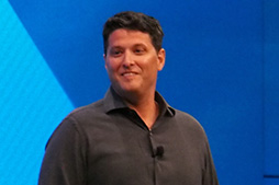 画像ギャラリー No.009のサムネイル画像 / Intel,「Merged Reality」を謳う独自のHMD「Project Alloy」や新型RealSenseカメラをアピール。「IDF 2016」基調講演レポート