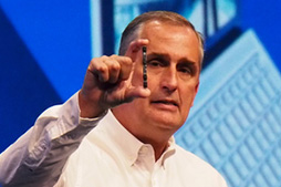 画像ギャラリー No.012のサムネイル画像 / Intel,「Merged Reality」を謳う独自のHMD「Project Alloy」や新型RealSenseカメラをアピール。「IDF 2016」基調講演レポート